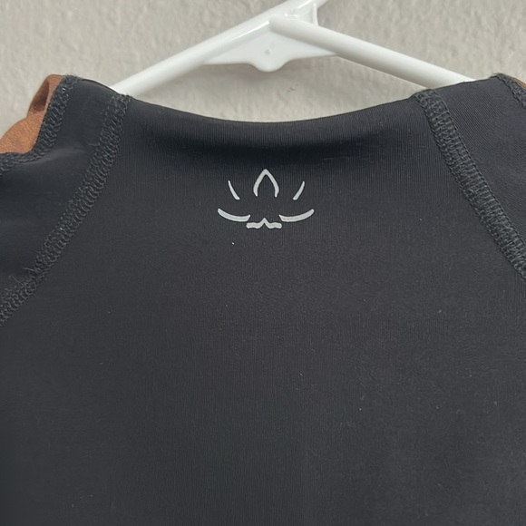 Beyond Yoga black and copper cropped jacket, women’s size large. - Picture 5 of 8